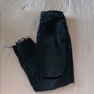 Black Old Navy distressed jeans